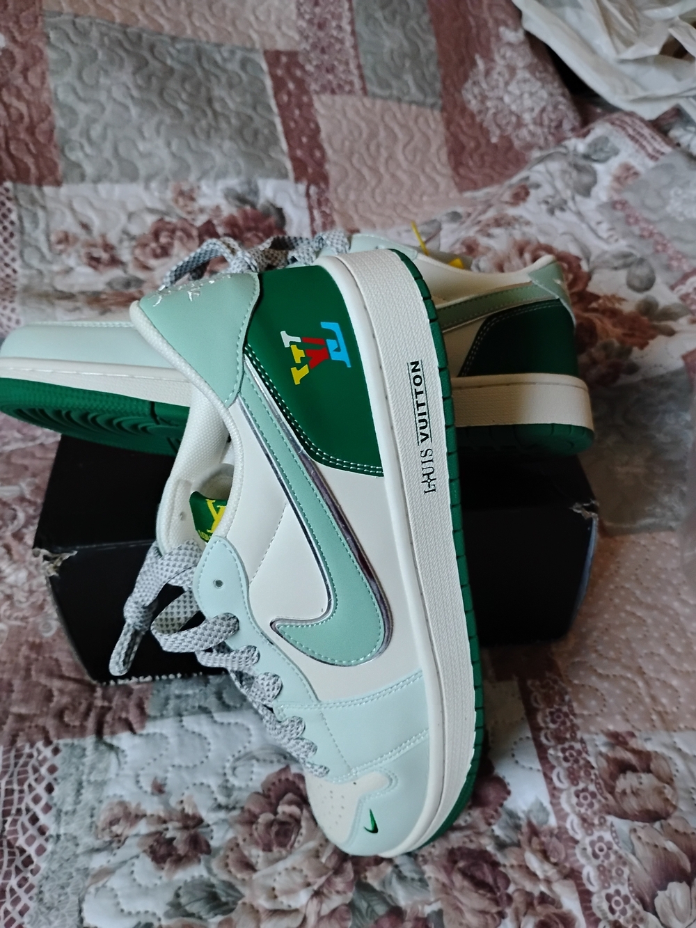 Nike Men’s Low-Top Sneakers in White, Mint and Dark Green